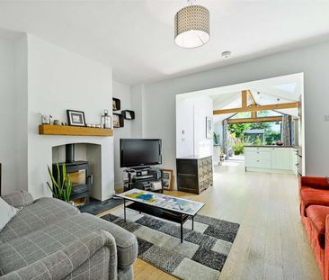 SHORT TERM - An immaculate three bedroom home offered fully furnished - Photo 1