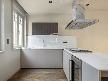 Excellent unfurnished 1-bedroom apartment for long term rent in El Born, Barcelona - Photo 4