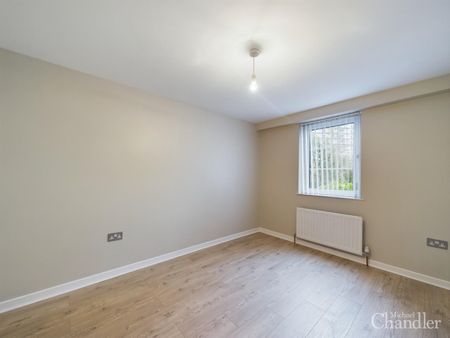 47 Fortwilliam Grange, Belfast, BT15 4AU - Photo 2