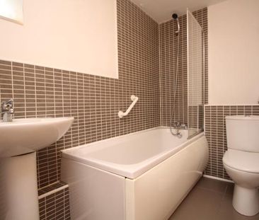 2 bedroom ground floor flat to rent - Photo 6