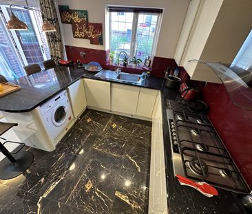 5 bedroom semi-detached house to rent - Photo 4