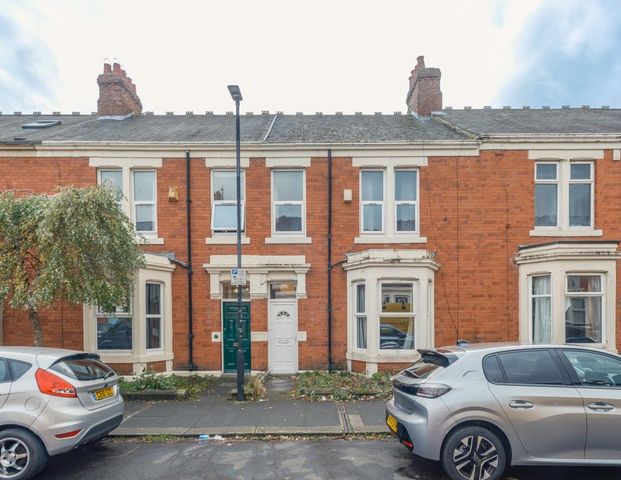 4 bedroom semi-detached house to rent - Photo 1