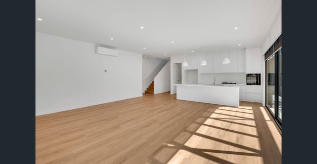 EXEMPLARY FAMILY HAVEN EPITOMISING CONTEMPORARY CLASS - Photo 1