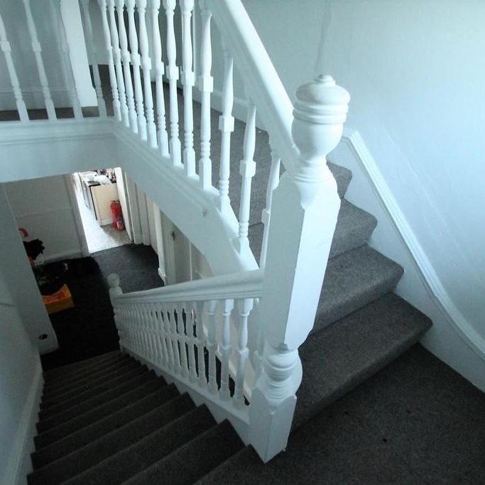8 bedroom property to rent - Photo 1