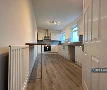 4 bedroom semi-detached house to rent - Photo 6