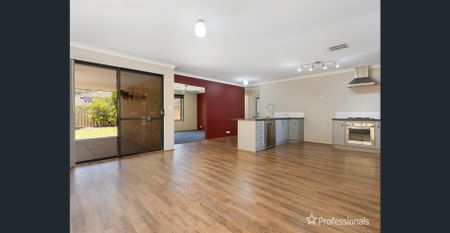 DONT MISS OUT - Stone throw from the Train-Station - Photo 3