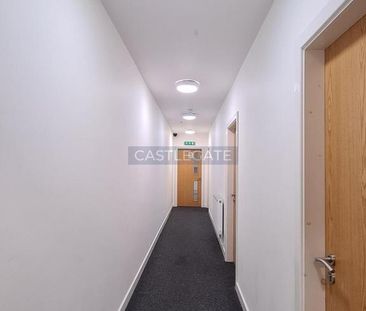 1 bedroom in a flat share to rent - Photo 1