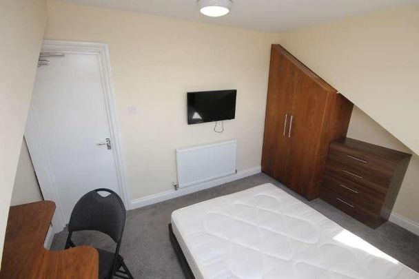 Lucas Street, Woodhouse, Leeds, LS6 - Photo 1