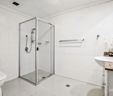 Spacious LV6 City Apartment - Photo 4
