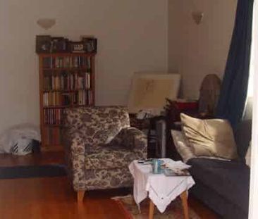 MODERN, EASY LIVING IN PRIME SUNNY LOCATION - Photo 2