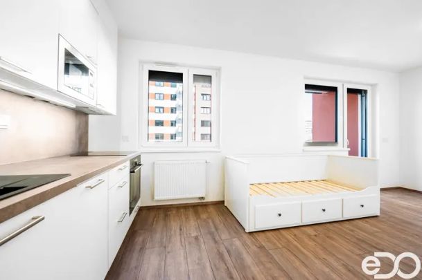 Pronájem nového, slunného bytu 1+kk s balkonem – ranní slunce, Praha 5 - Photo 1