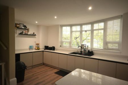 4 bedroom townhouse to rent - Photo 5