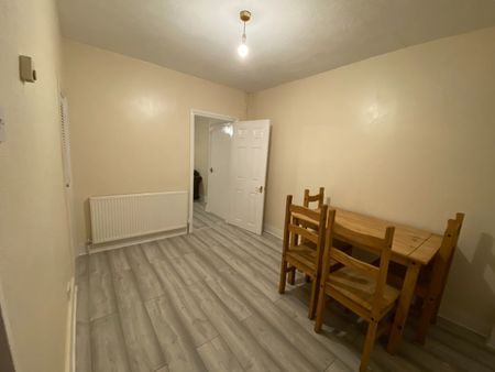 4 Bed Terraced House, Collis St, RG2 - Photo 3