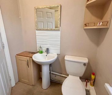 2 bedroom end of terrace house to rent - Photo 5