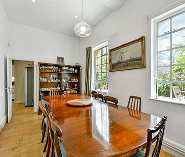 A three bedroom end of terrace house on the sought after Nuneham Estate - Photo 3