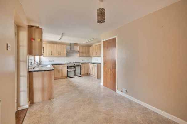 4 bedroom detached house to rent - Photo 1