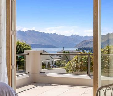 Live Like Royalty - Photo 1