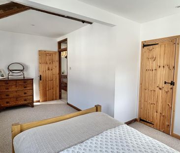 2 bedroom semi-detached house to rent - Photo 5