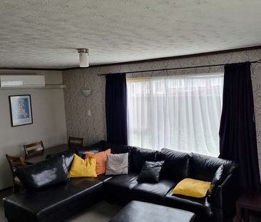 Fully furnished unit - ready to move in - Photo 4
