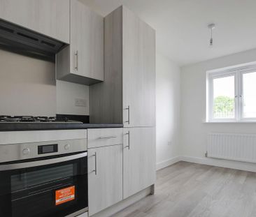 2 bedroom semi-detached house to rent - Photo 6