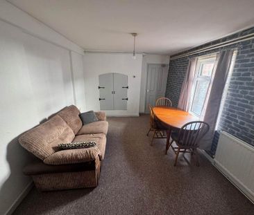 2 bedroom ground floor flat to rent - Photo 3