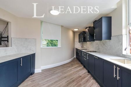 1 bedroom in a flat share to rent - Photo 5