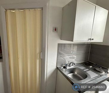 Studio to rent - Photo 5