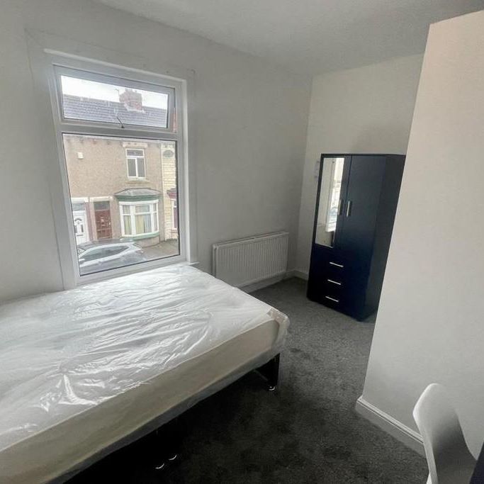 1 bedroom in a house share to rent - Photo 1