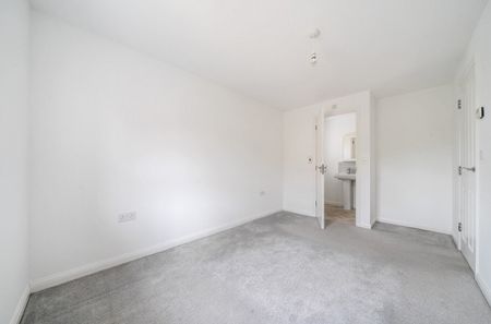 3 bedroom semi-detached house to rent - Photo 4