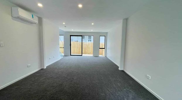 Brand New Spacious 4-Bedroom Family Home in Pr... - Photo 1