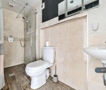2 bedroom semi-detached house to rent - Photo 6