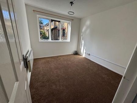 3 bedroom apartment to rent - Photo 2