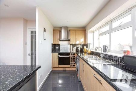 Alderney Gardens, Wickford, Essex, SS11 - Photo 3