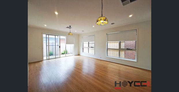 Stylish Family Living in Mambourin - Photo 1