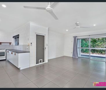 Private, Spacious & Conveniently Located! - Photo 2