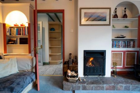 3 bedroom semi-detached house to rent - Photo 3