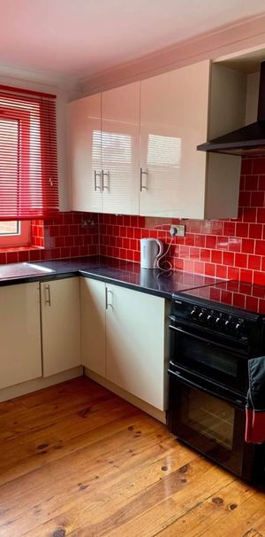 Room in a Shared House, Horndean Close, SW15 - Photo 2