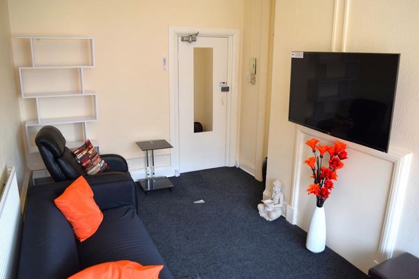 1 bedroom in a house share to rent - Photo 1