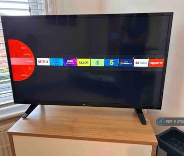 1 bedroom in a house share to rent - Photo 2