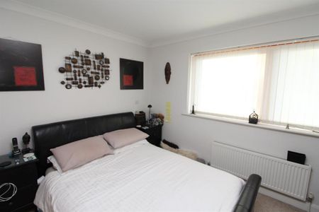 3 bedroom House To Let - Photo 2