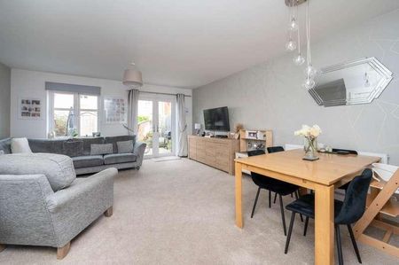 Bradford Mews, Southwater, RH13 - Photo 2