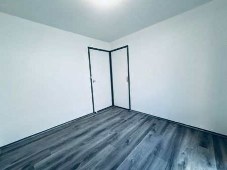 Spacious 4-Bedroom Family Home in a Quiet Court Location - Photo 2