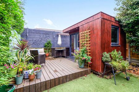 4 bedroom end of terrace house to rent - Photo 4