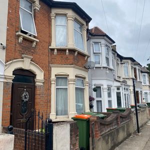 Room in a Shared House, Navarre Road, E6 - Photo 3