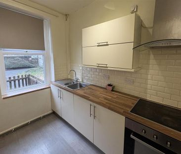 2 bedroom end of terrace house to rent - Photo 3