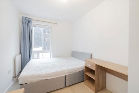 3 bedroom flat to rent - Photo 4