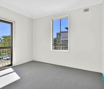 BRIGHT, CONVENIENT, WELL POSITIONED - Photo 5