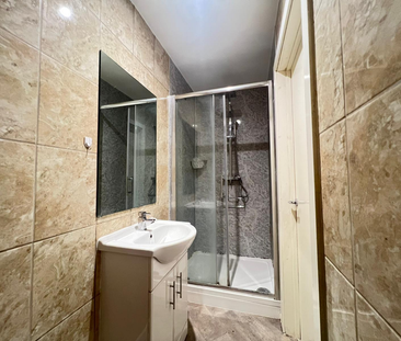 Earlham Road, Norwich - Photo 1