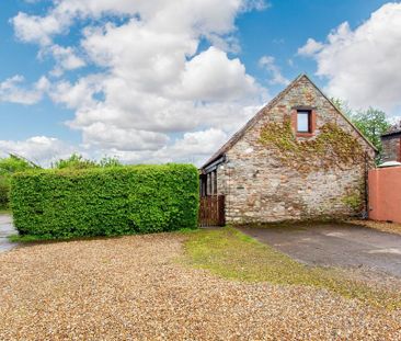 2 bedroom barn conversion to rent - Photo 1