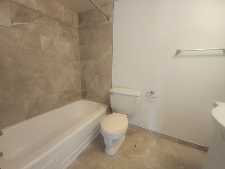 2300 Rue St Mathieu, Montréal (Ville-Marie), QC H3H - Photo 4